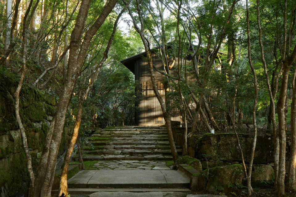 Luxury Design Hotel in TokyoLuxury Onsen Hotel in the Mt. Fuji Area